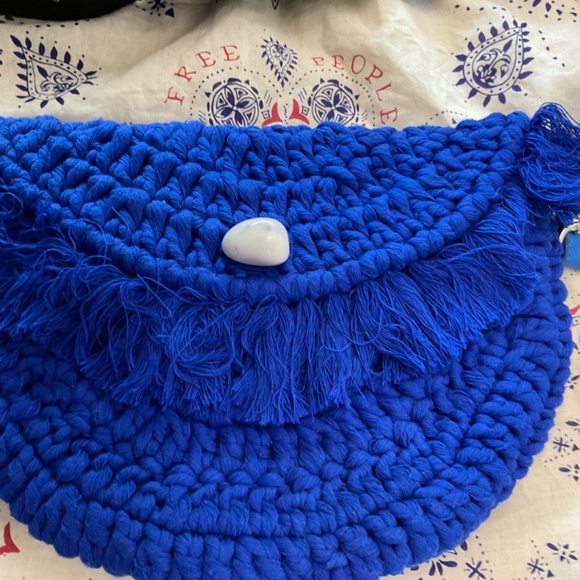 freepeople HALF MOON CROCHET CROSSBODY BAG NWOT - Picture 4 of 7